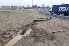 2019.04; Budowa trasy S-17 Warszawa-Lublin - BUDIMEX - kolejny etap wierceń 4 otworowych fi110mm - 2000m zainstalowanego rurociągu