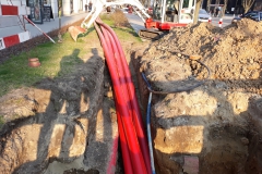 2019.04; Warszawa - skrzyżowanie ul. Suwak i Konstruktorskiej - rury osłonowe energetyki 4 x Fi160 dla INNOGY STOEN