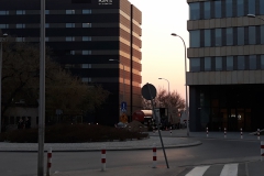2019.04; Warszawa - skrzyżowanie ul. Suwak i Konstruktorskiej - rury osłonowe energetyki 4 x Fi160 dla INNOGY STOEN
