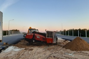 2021.09 - TRASA S-14 ŁÓDŹ-WROCŁAW - rurociągi osłonowe energetyki dla STRABAG