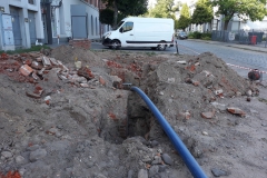 2019.07; Łódź ul.Łąkowa (historyczne tereny przemysłowe z dużą ilością podziemnych przeszkód) - rurociągi wodne fi50 / 90 / 110  - ok.800m